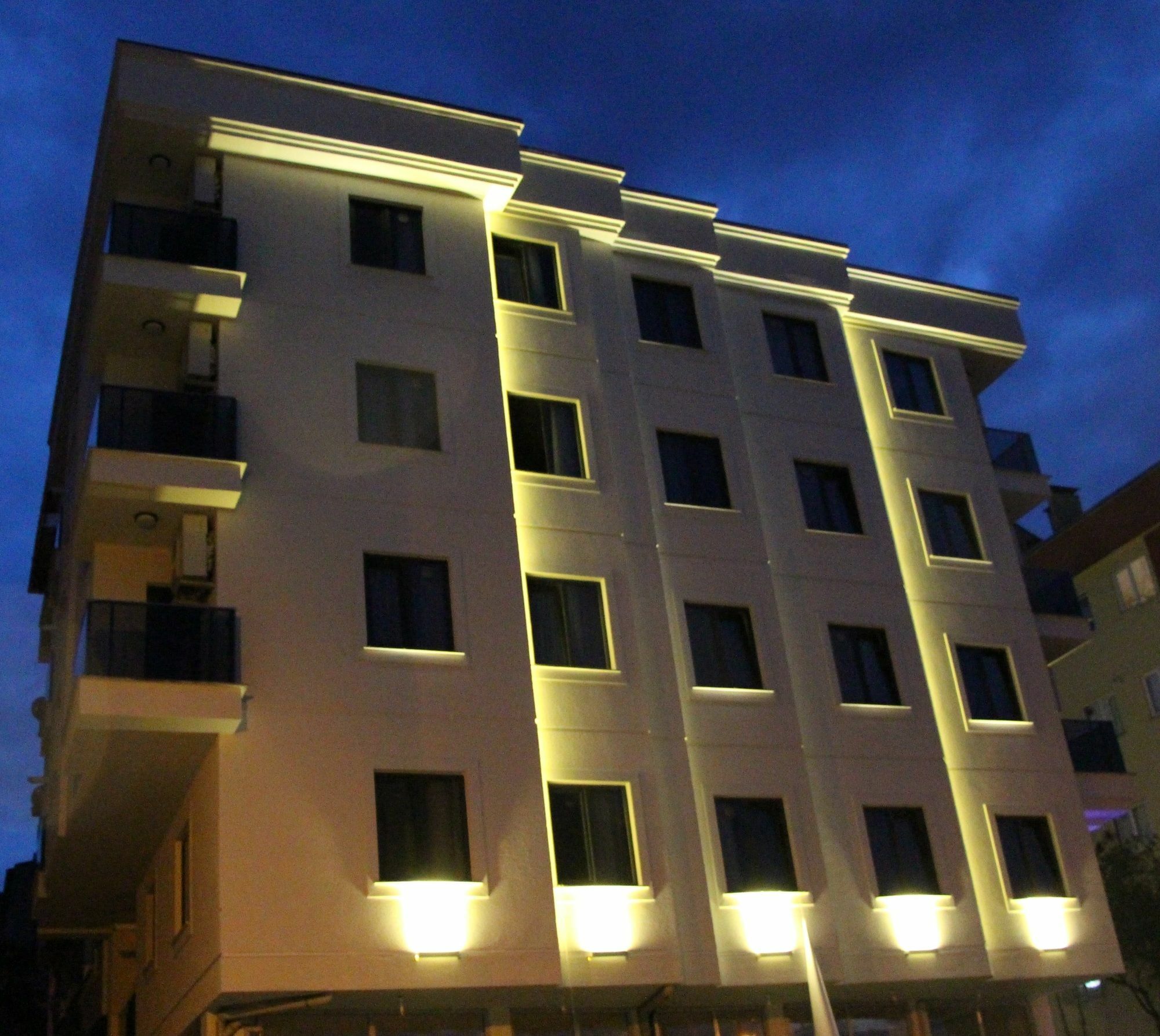 Ekinoks Suit & Apart Otel Trabzon Bagian luar foto